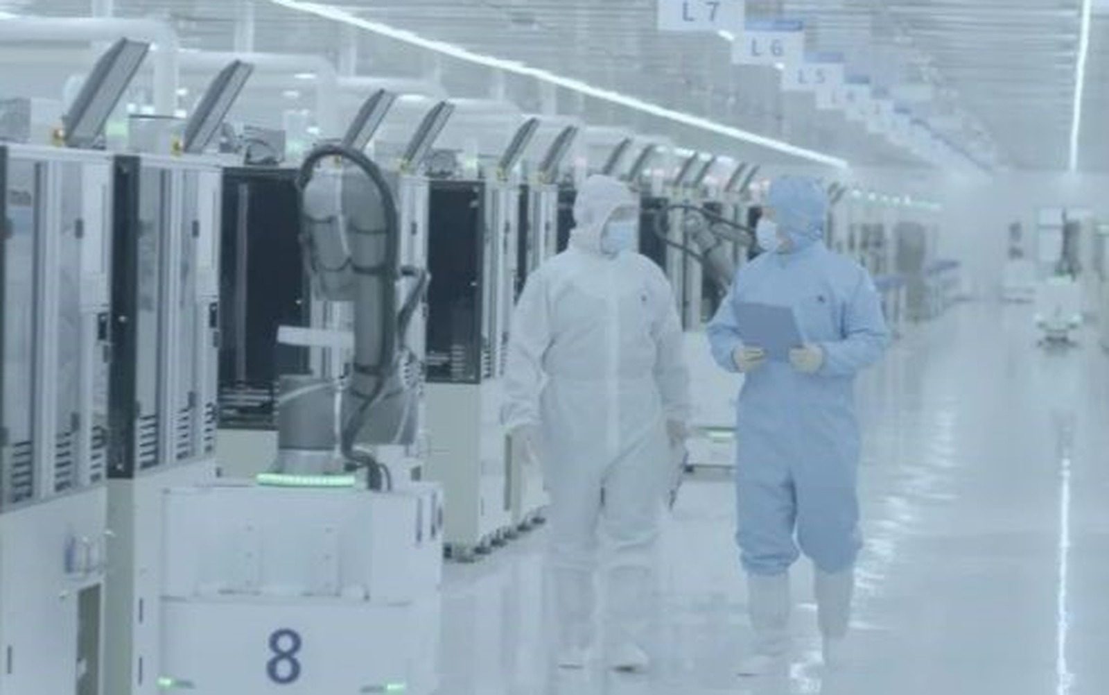 Cleanroom production floor